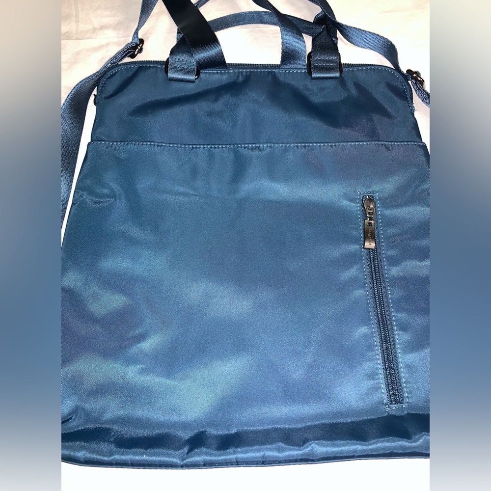 BAGGALLINI “Jessica” Convertible Backpack in NAVY